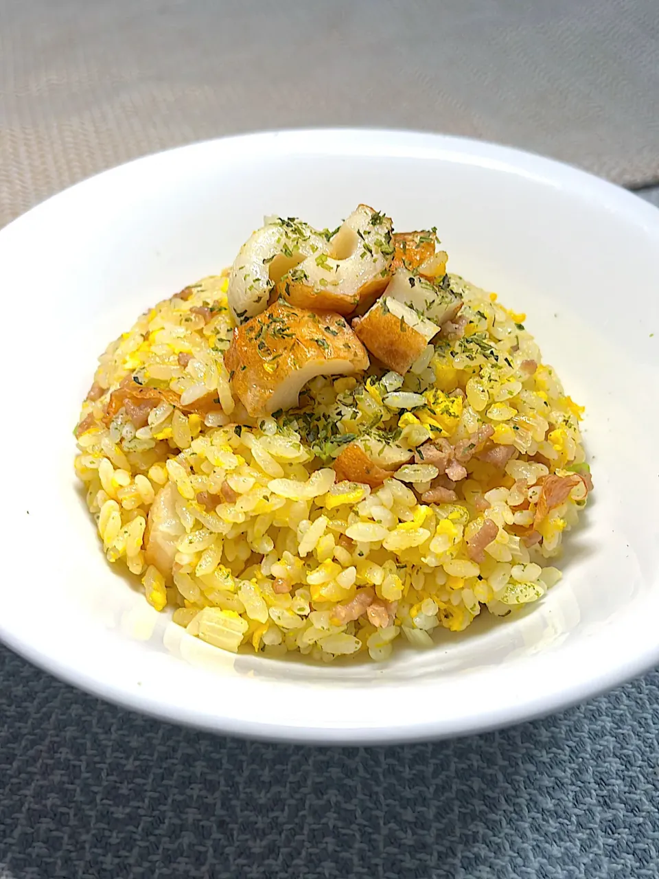 マヨで香ばし！コロコロちくわの“磯辺揚げ風”和チャーハン|Hiiisaさん