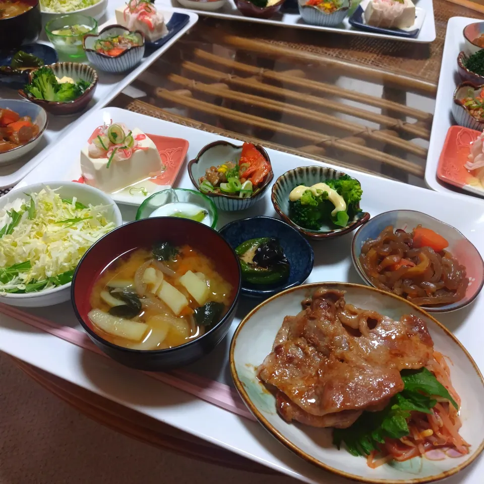 ロース薄切り肉のマヨ照り焼き定食です✨|rikako♪。.:＊さん