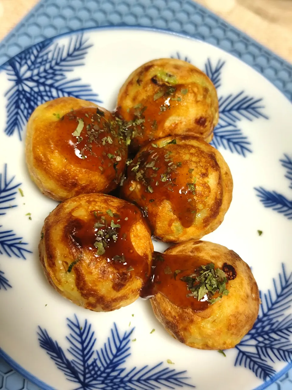 息子、旦那さん作たこ焼き休日夜ごはん🥰|m.rafuさん