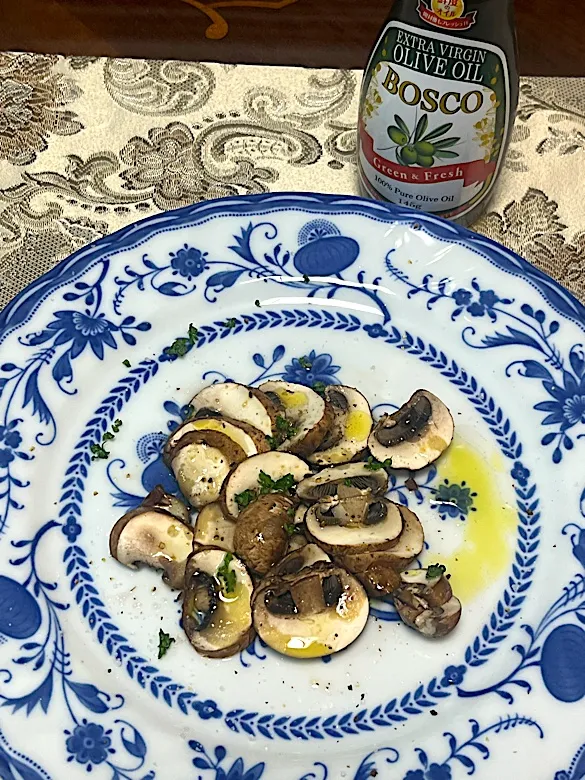レンチン蒸しで簡単マッシュルームサラダ|adriablueさん