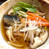 鰊、新玉ねぎ、カニカマ、椎茸、水菜の讃岐うどん🤗✨💕|てるみさん