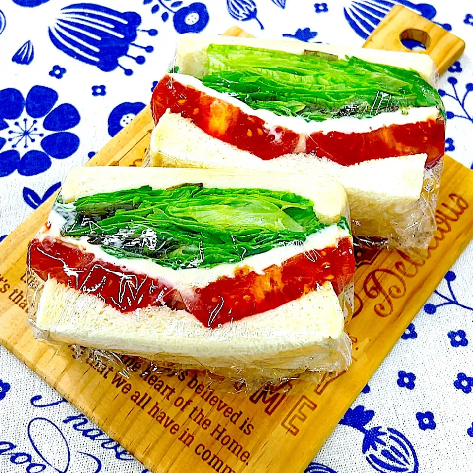 レタスとトマトのチーズサンドイッチ|まめもにおさん