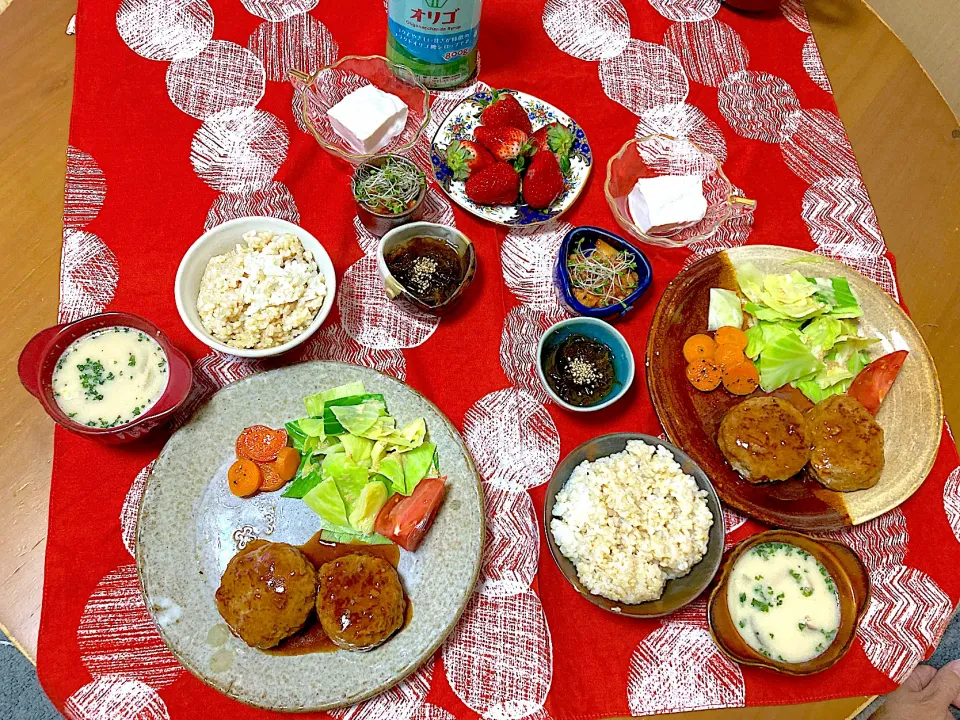 大豆ミンチ入りハンバーグ🍽️|さくたえさん
