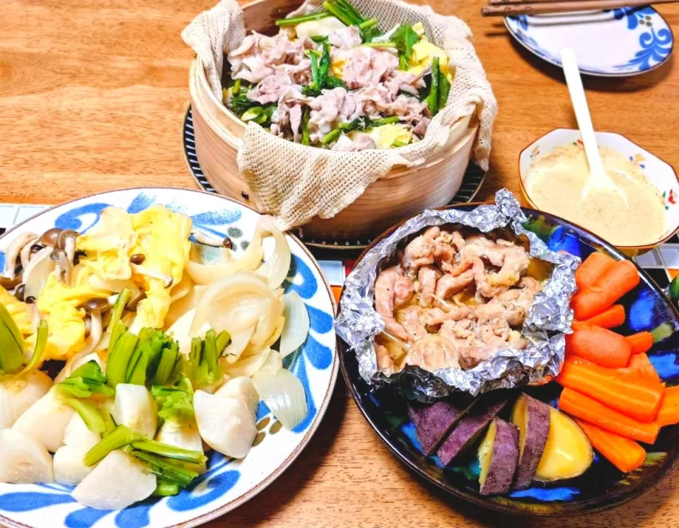 せいろ蒸し(カブ、にんじん、きのこ、さつまいも、玉ねぎ、せせり、豚肉)|じんさん