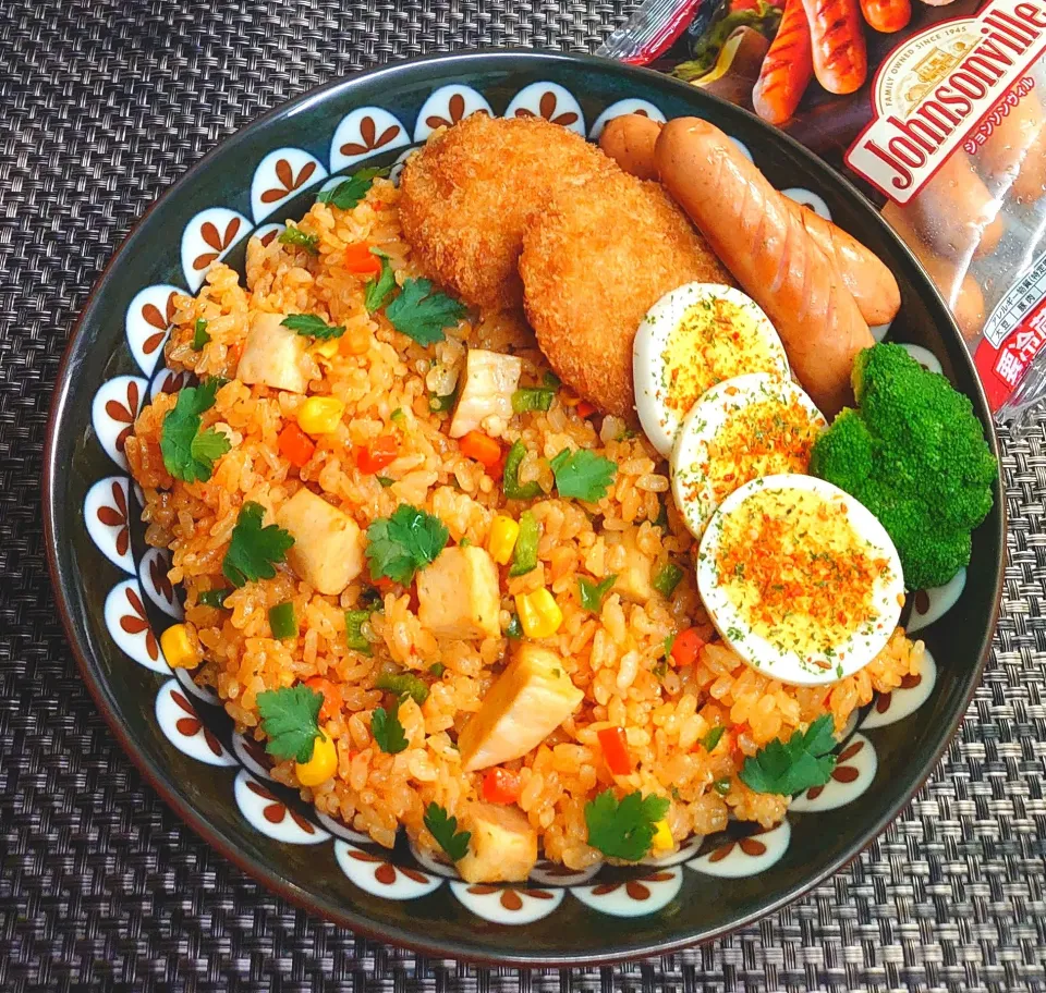 サラチキンライス＆ジョンソンヴィルウインナーでムスコの置きランチ|からあげビールさん