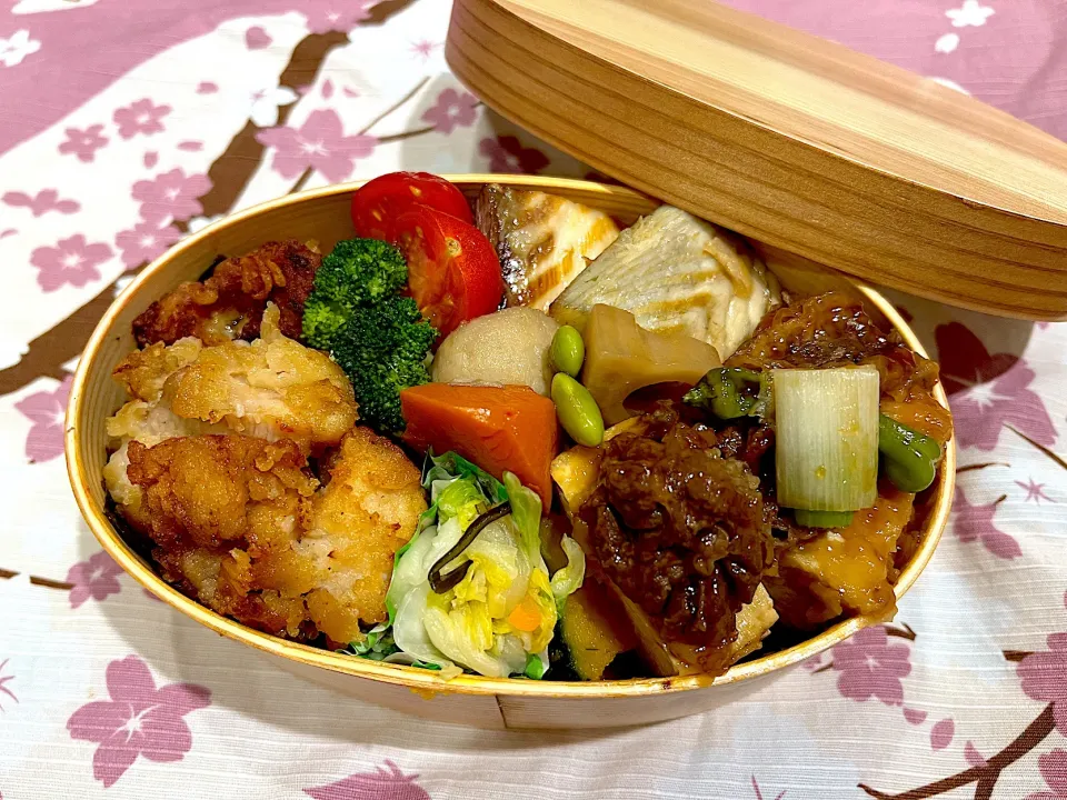 唐揚げ🍗&鰆香草焼き&肉豆腐&がめ煮&筍ご飯（見えないけど😅）|まーくんの妻さん