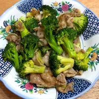 畑で収穫したブロッコリー🥦で豚こまとオイスターソース炒め|ゆうみん（4人の母ちゃん）さん