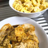 鶏胸肉焼いて竹輪と玉子の和えサラダとキャベツ千切り|時雨さん