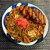 焼きそば＆コロッケでムスコの置きランチ