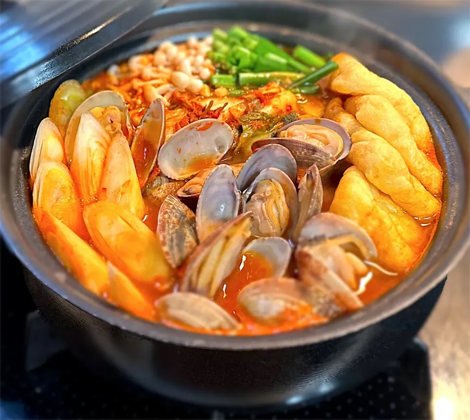 Foodieさんの手作りキムチでキムチチゲ鍋🥘|ひろりんさん
