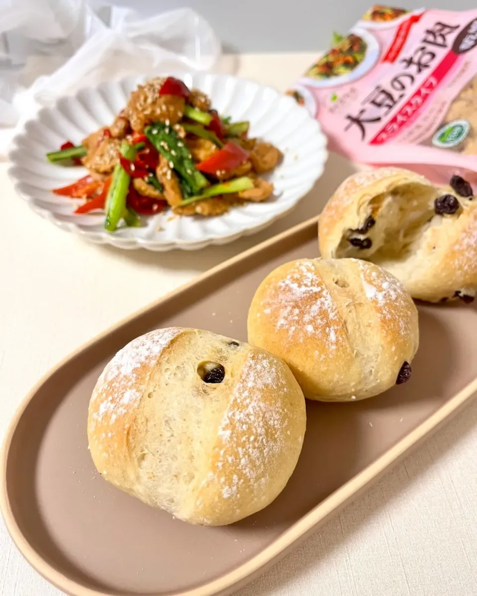 大豆ミートの味噌炒めwith オートミールのレーズンパン|mai＊さん