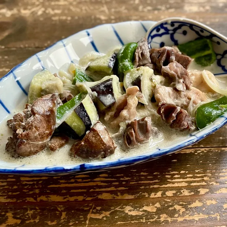 แกงเขียวหวานตับไก่ / チキンレバーのグリーンカレー|七海さん