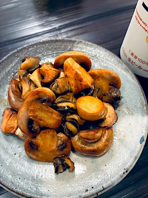 磯貝とマッシュルームとエリンギのバター醤油炒め🍄‍🟫|ぽくくんさん