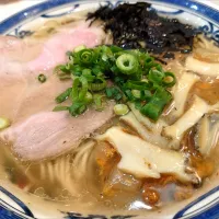 【4/3までの今週の限定】
【2022年創業、2024年移転】 
無冠 阿佐ヶ谷
ウニとアワビの餡掛けラーメン
塩味/細麺140g (塩味or醤油味、細麺or太麺200gの選択)
＠阿佐ヶ谷2分
26082
〈醤42塩17噌󠄀5タ2出7F3冷0チ2混1つ1担1沖1〉