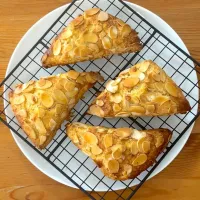 米粉のアーモンド×バナナスコーン🍌|scone_asahiruban2さん