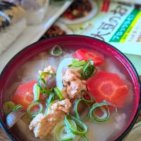 湯戻し不要の味しみレシピ⑩新玉ねぎの減塩味噌汁です😊