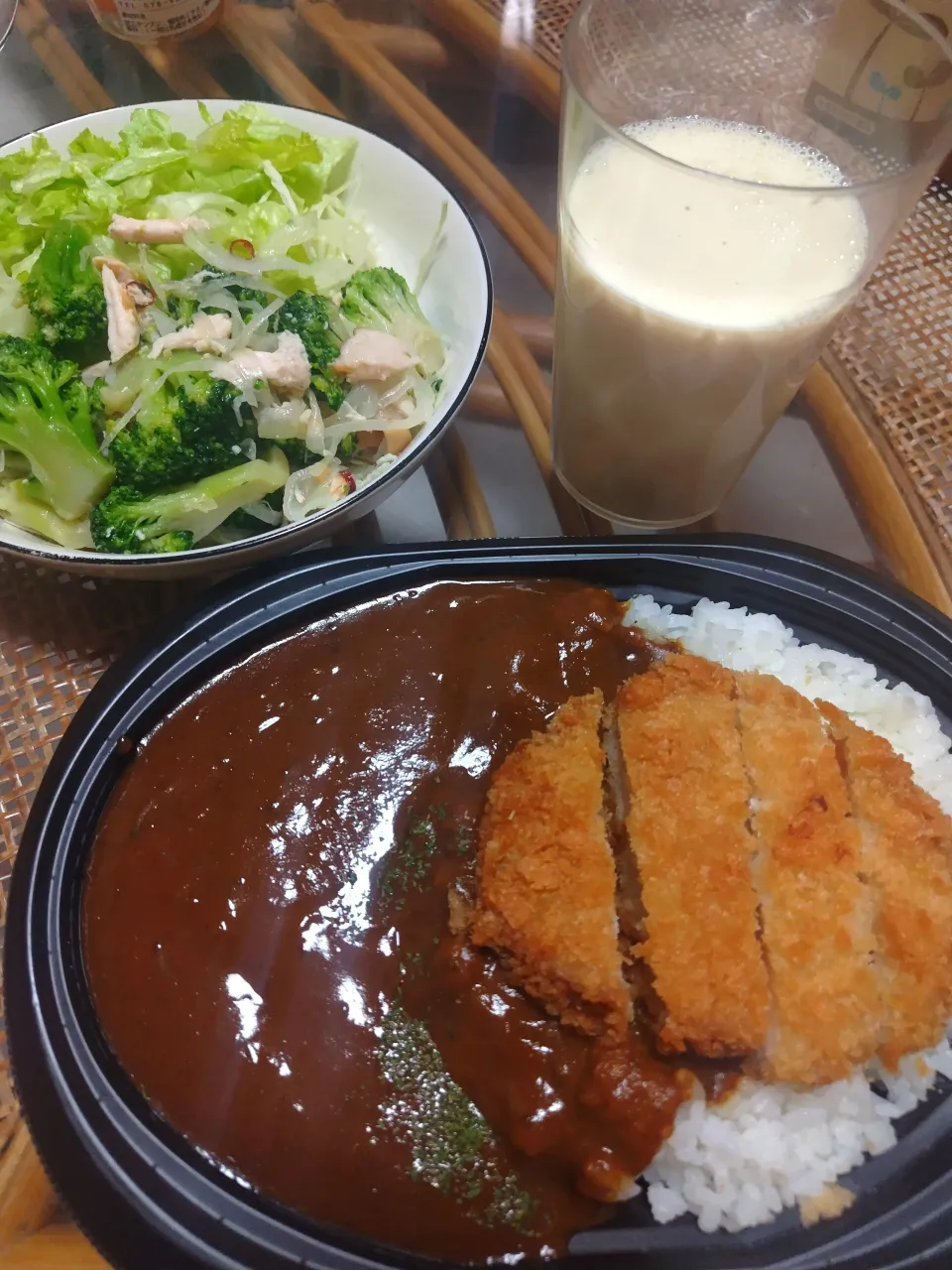 業スーのカレー🍛とブロッコリー🥦のサラダ🥗で夜ご飯です✨美味しかったです😊|rikako♪。.:＊さん