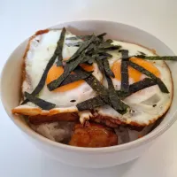🍳 豚バラ×目玉焼き丼|テツさん