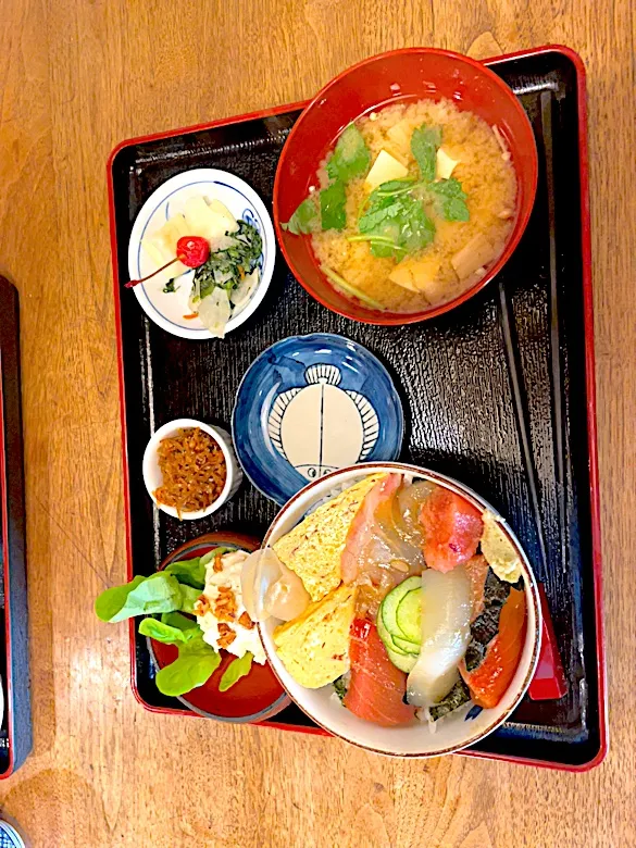 雑司ヶ谷　竹寿司さんのちらし丼ランチ1200円|ぽんぽこまめだ。さん