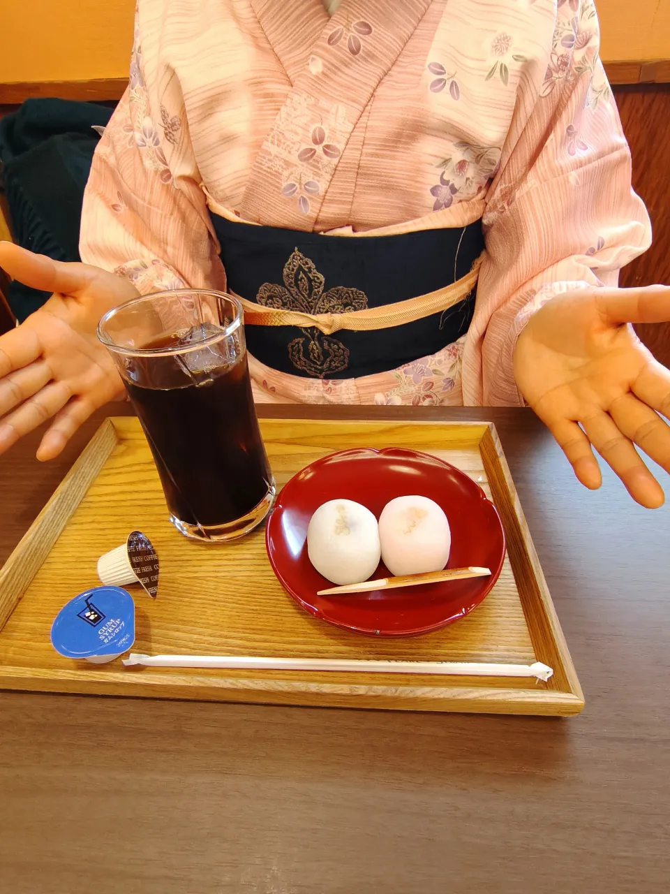 「きよめ餅総本家神宮駅前喫茶部」さんのきよめ餅と季節限定桜きよめ餅とアイスコーヒー|はやとさん