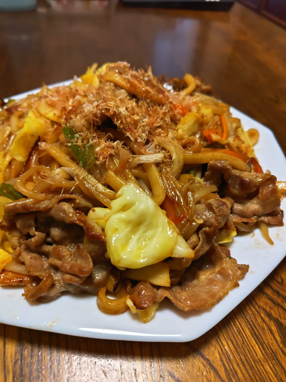 豪快な山盛りの焼きうどん|ひつジィ(macchinaの父)さん
