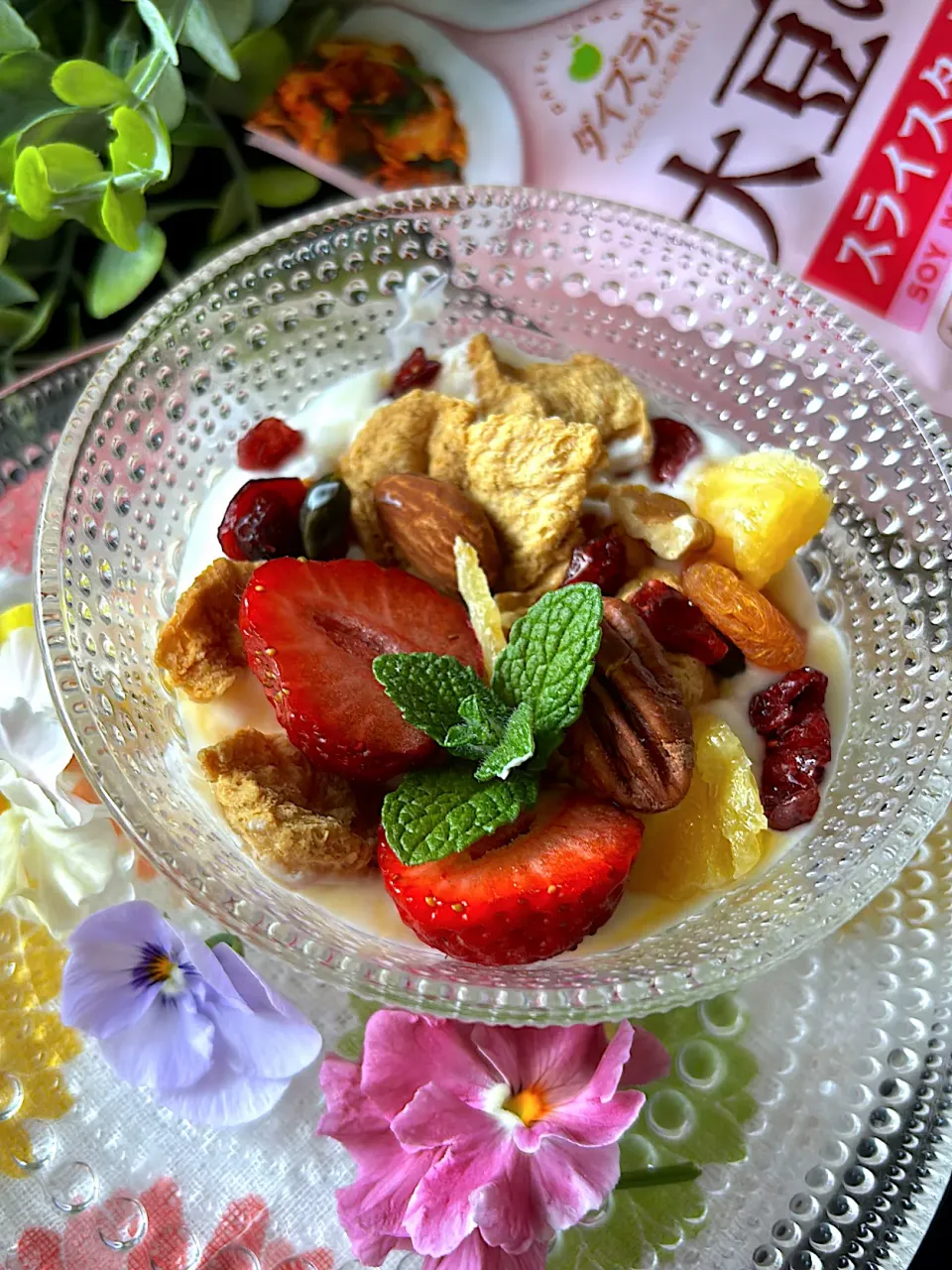 ヨーグルトに大豆のお肉スライス ~スイーツにも美味しい|とんちんさん
