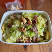 文旦とりんご 新玉ねぎ ローストビーフのナッツサラダ はるかを絞って|愛さん