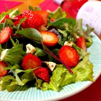 いちごのサラダ🍓🥗|おかちさん