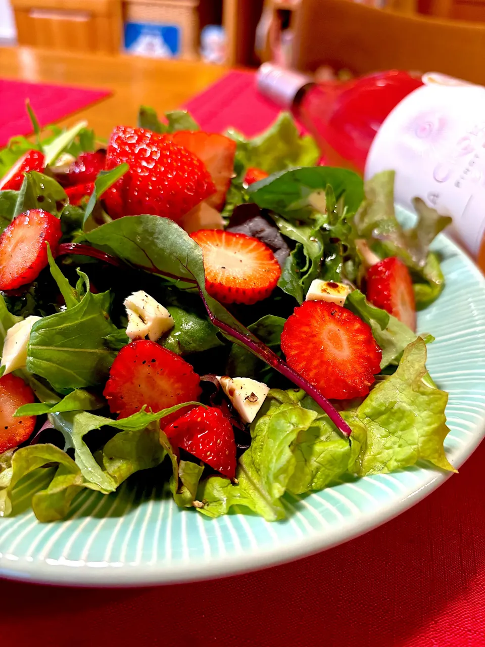 いちごのサラダ🍓🥗|おかちさん