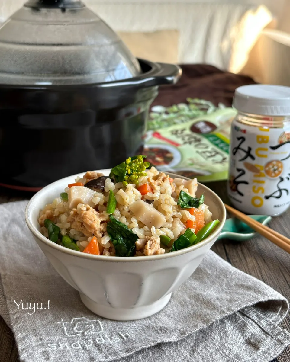 大豆のお肉の味噌玄米炊き込みご飯🍚|ゆーこどんさん