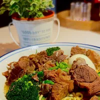 Nothing beats a warm bowl of homemade comfort 🍲✨
Tender beef, rich broth, and hearty noodles—made with love. ❤️|B&Bさん