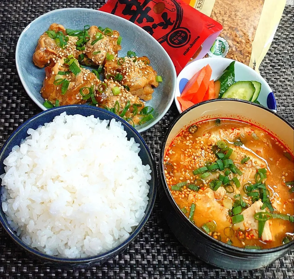 辛みそマヨ唐揚げ＆大豆のお肉の辛みそスープでムスコの置きランチ|からあげビールさん