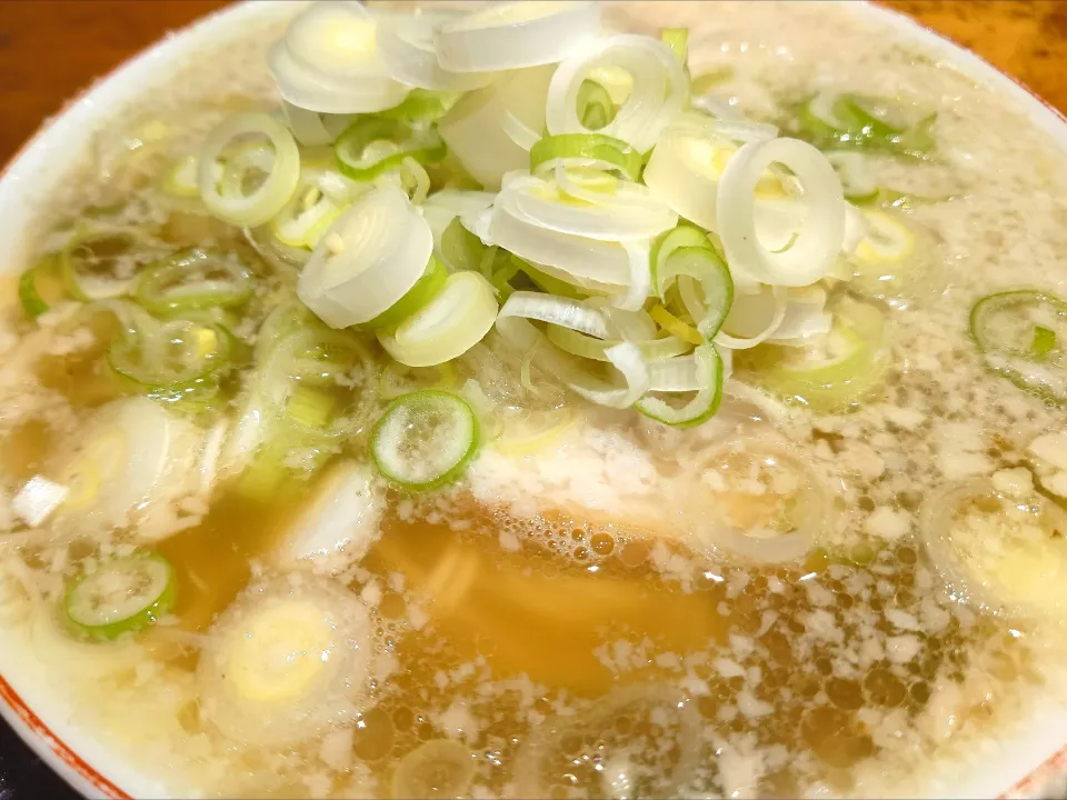 【4/20までの限定】 
【食べログTOP5000】
渡なべ 
背脂チャッチャあっさり (1,200円)
＋ネギ増し (150円)
@高田馬場7分、西早稲田 
26086
〈醤44塩17噌󠄀5タ2出7F4冷0チ2混2つ1担1沖1〉|大脇さん