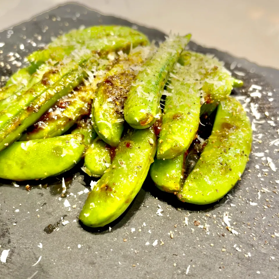スナップエンドウの豆板醤バター炒め|ぎんさん