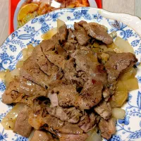 新たまタップリ💞生姜香る豚肩トンテキ|ひとみんΨ(*´∀｀)Ψさん