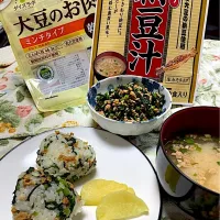 大根の葉と大豆のお肉のそぼろでおにぎり|つるひめさん