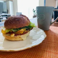 ベーコンと卵のバーガー|麻紀子さん
