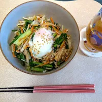 温泉卵のせビビンバ🥬🥕🥚|S h i z🦋さん