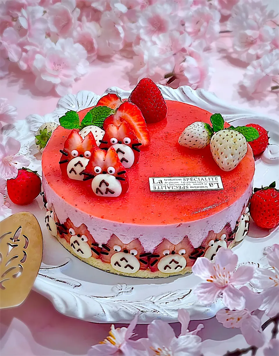 トトロのいちごムースケーキ🍓|AXさん