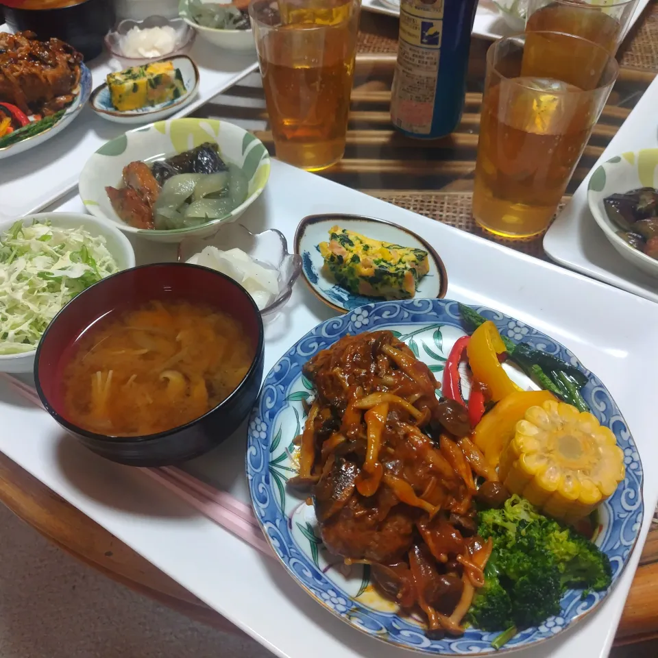 キノコソースハンバーグの定食です✨|rikako♪。.:＊さん