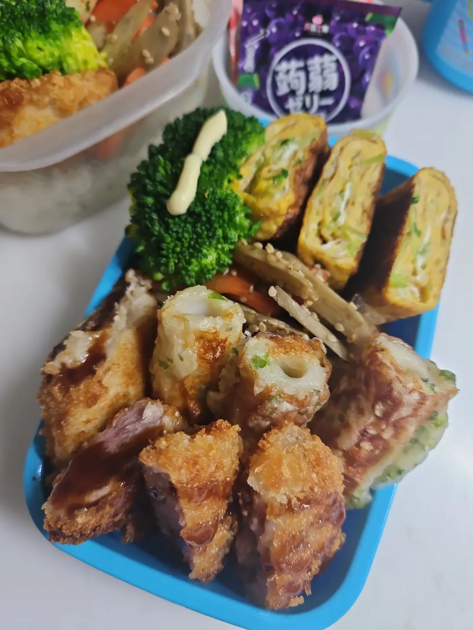 ☆春休み弁当☆海苔ごはん、シラス豆苗卵焼き、ブロッコリー、金平ゴボウ、竹輪磯揚げ、ヒレカツ、鰆フライ、蒟蒻ゼリー|ｼｮｺﾗさん