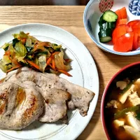 豚肉のハーブソテー＆きゅうりと人参とトマトのぬかどこ！|vege食堂さん