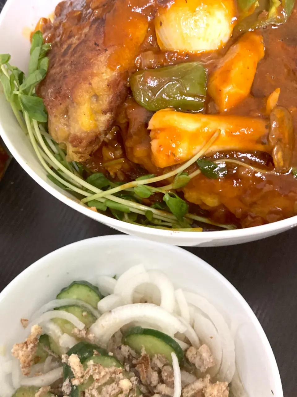 ロコモコ丼、新玉サラダ|まみみさん