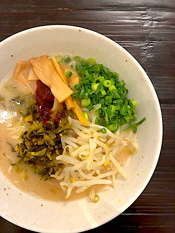 お昼に博多ラーメン作りました😋|ぽくくんさん