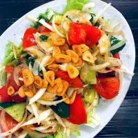 トマトとガーリックチップサラダ😋