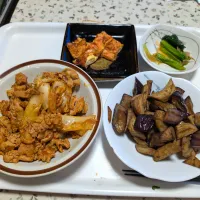 4/4（土）夕食。豚肉と白菜キムチ炒め。ナスとごぼうの黒酢炒め。桜でんぶの玉子焼き。小松菜のお浸し。| へいちゃんさん