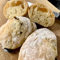 ciabatta bread with caraway seeds and olives|gonbenさん