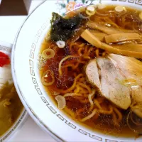 【2025年4月開業】 
【荻窪の本店は1949年創業】 
【完全キャッシュレス対応】 
荻窪中華そば 春木屋 恵比寿店 
中華そば (油少なめ、950円) 
＋ミニ春木屋昭和カレー
 (ご飯少なめ、380円) 
@恵比寿1分 
(JR渋谷駅から徒歩分)
26090
〈醤47塩18噌󠄀5タ2出7F4冷0チ2混2つ1担1沖1〉