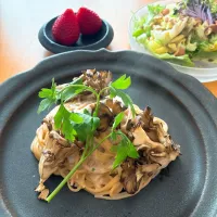 焼き舞茸のベジクリームパスタ