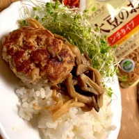 ハンバーグ　和風キノコ🍄‍🟫ソース|Pecoさん